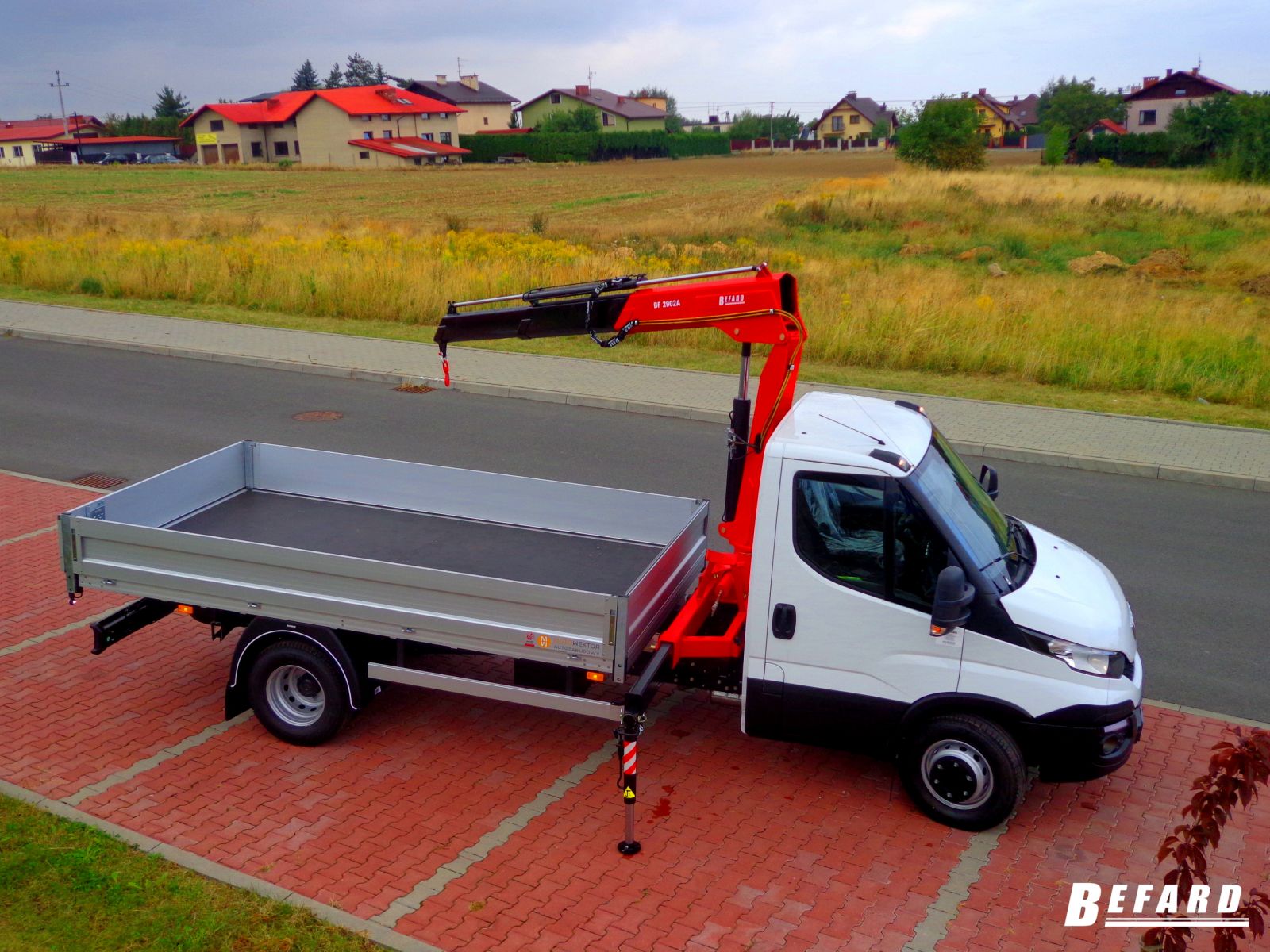 żuraw przeładunkowy befard BF 2902A na IVECO